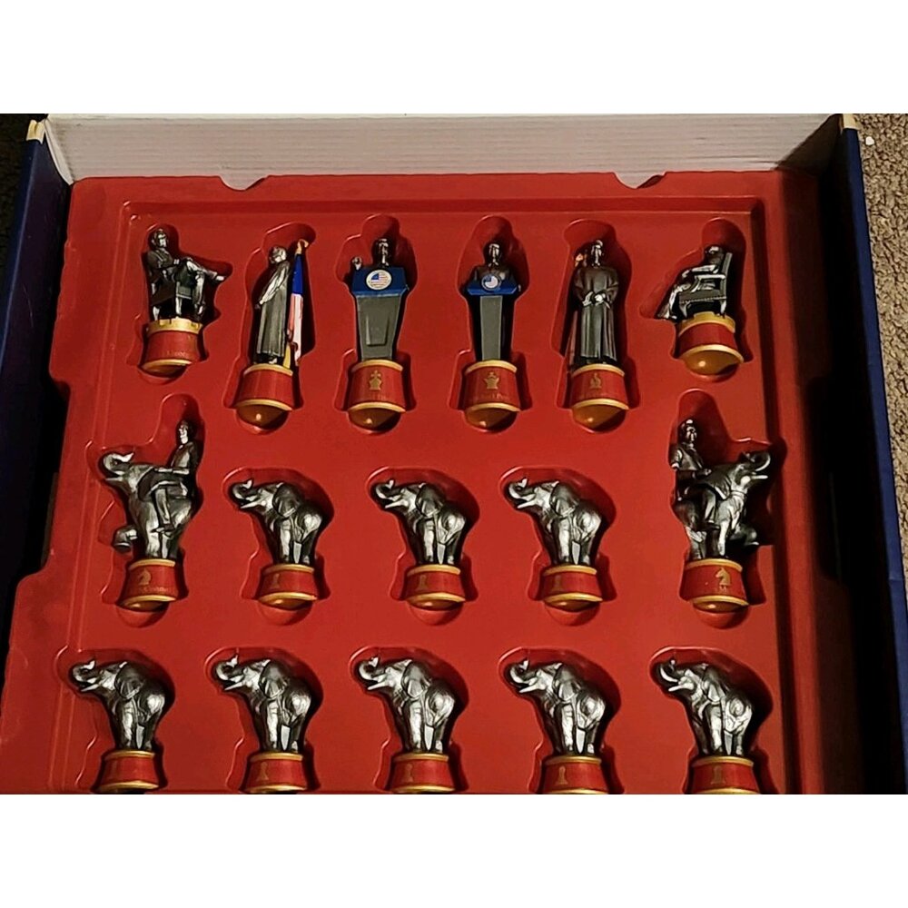 BulbHead 2020 Battle For The White House Chess Set - Picture 4 of 8